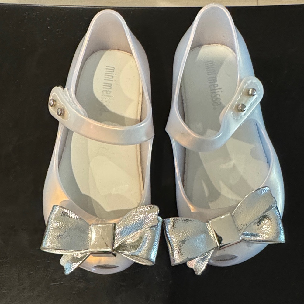Mini Melissa Kids' Shiny Silver Bow Flats